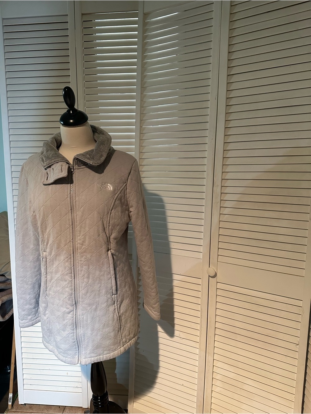 The North Face Women's Light Gray Quilted Puffer Jacket